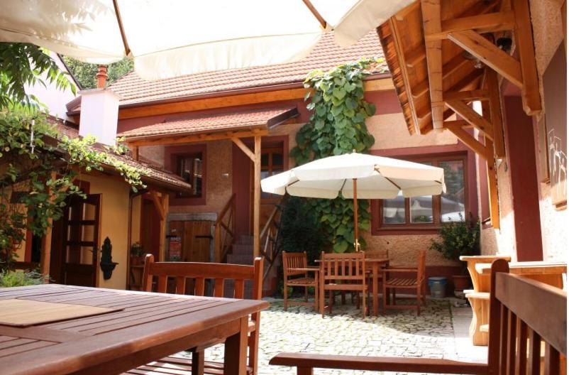 Hostel Postel Cesky Krumlov Exterior photo